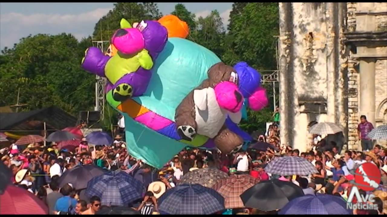 Lanzan globos gigantes Zozocolco Veracruz