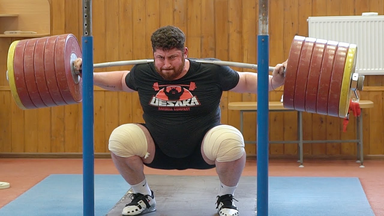 Lasha Talakhadze - Olympic Weightlifting Training. Heavy squats, clean and jerk.