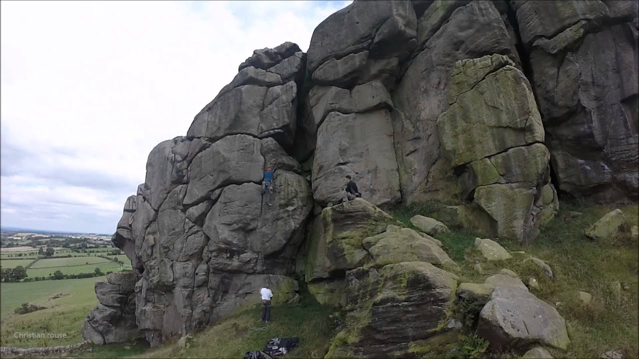 overhanging groove - hvs 5a *** , Almscliff