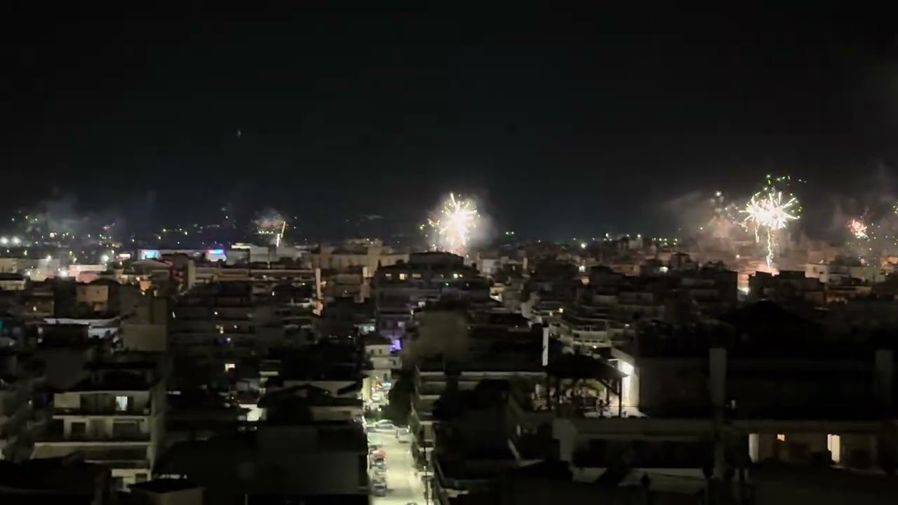 Βεγγαλικά σε δεκάδες ταράτσες του Αγρινίου για τον Παναιτωλικό 