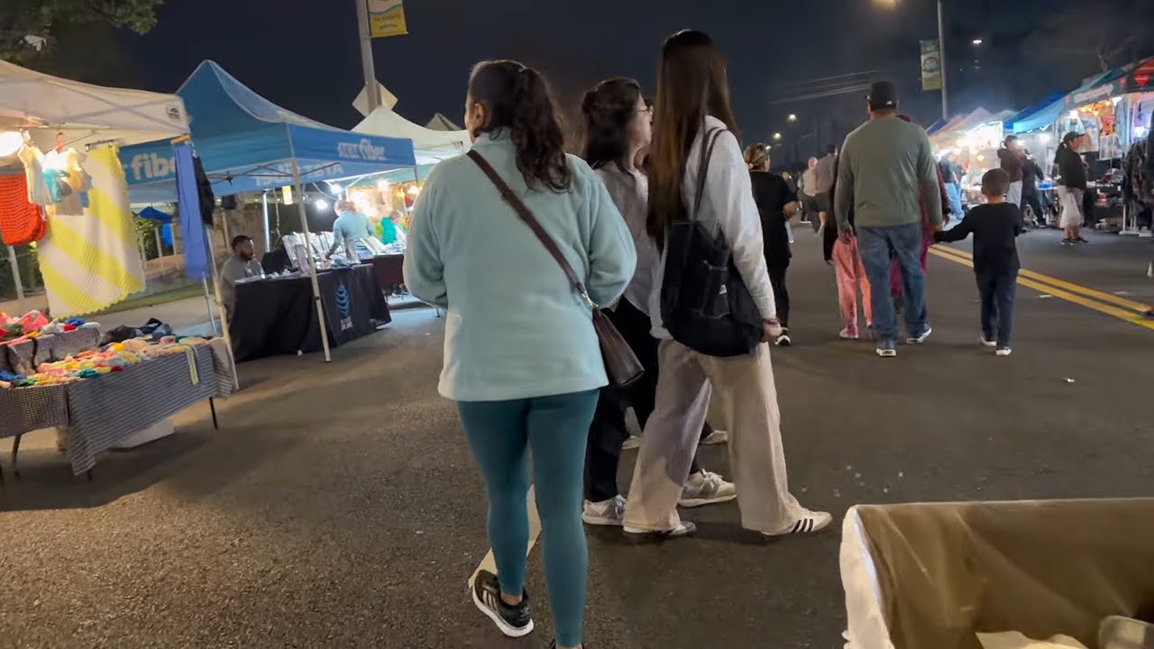 Día viernes, venimos a comer unos tacos de vapor y a ver cómo bailan