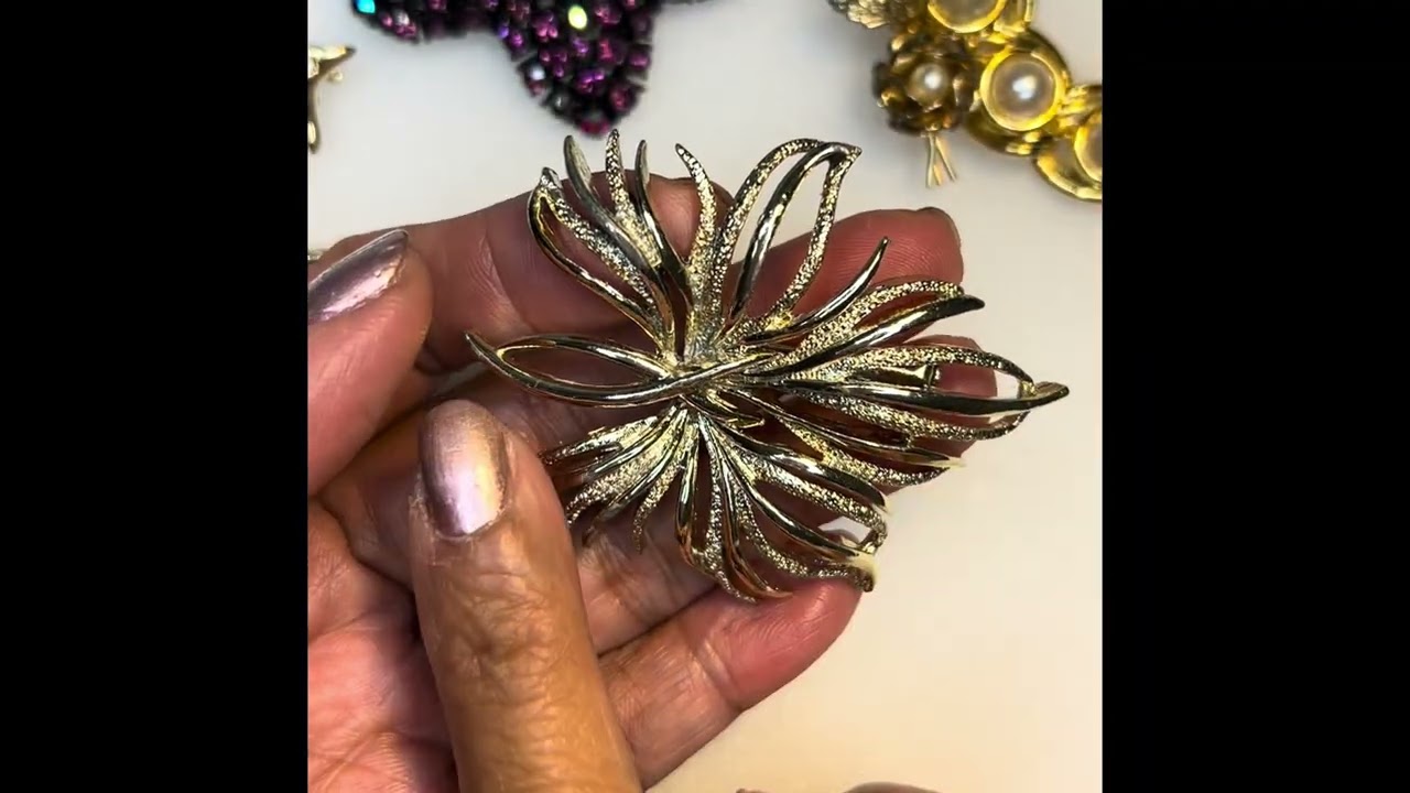 INCREDIBLE BROOCHES #resellerlife #vintagebrooch #thrifting 
