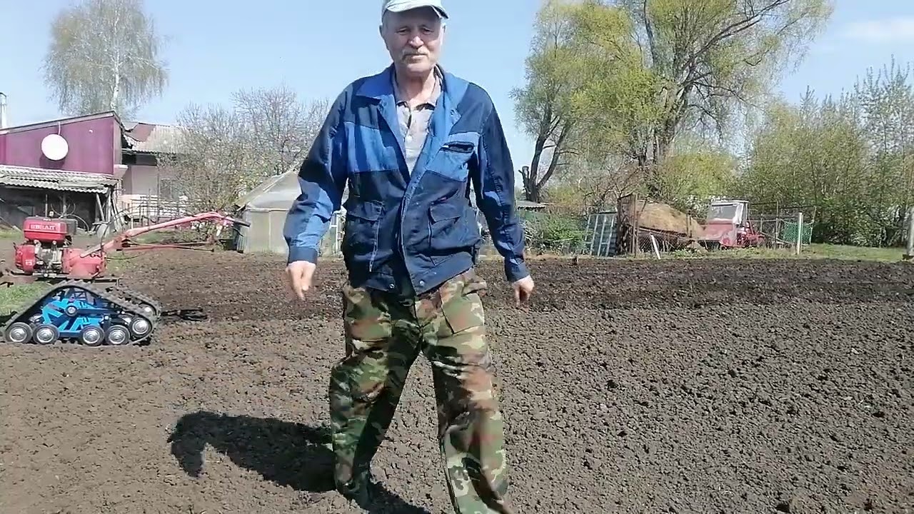 Гусеницы на пашне.