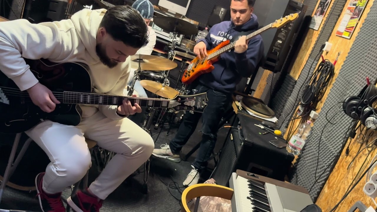Fehér Fábió -Babos Gyula Gitárverseny.                    Babos Gyula - Bossa Roma