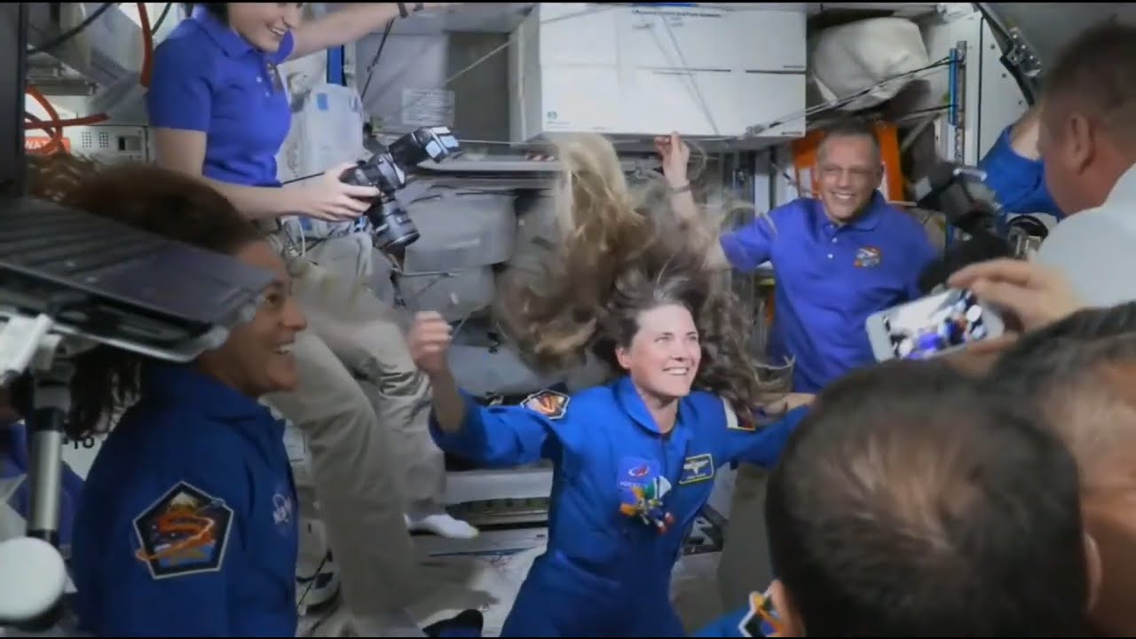 SPACE HUGS - CREW 5