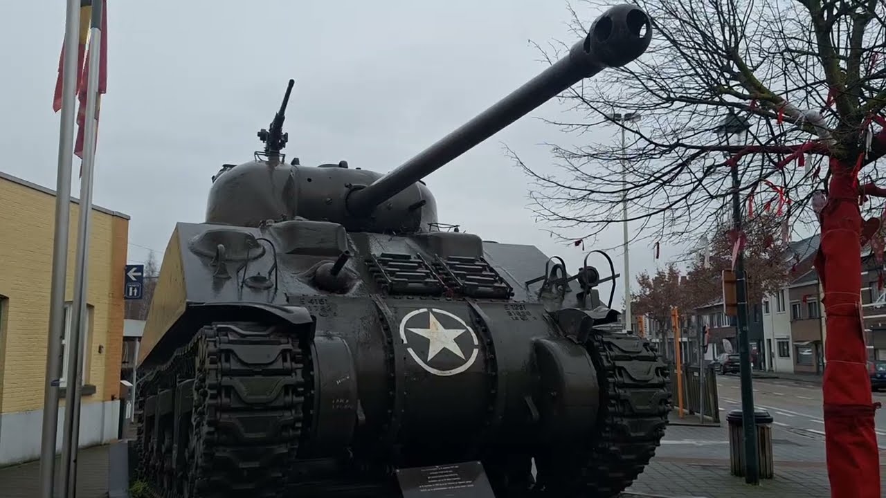 LEOPOLDSBURG --- LEOPARD TANK (W.O. 2, 1940-1945) aan het NMBS-station --- VR. 06-02-2026, 11u06