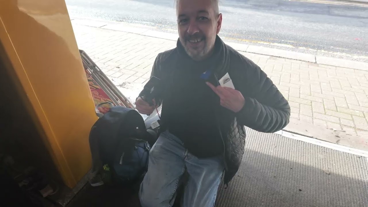 Завершаем отделку пола в бургерной за 1 фунт стерлингов #сделайсам с #higgitt