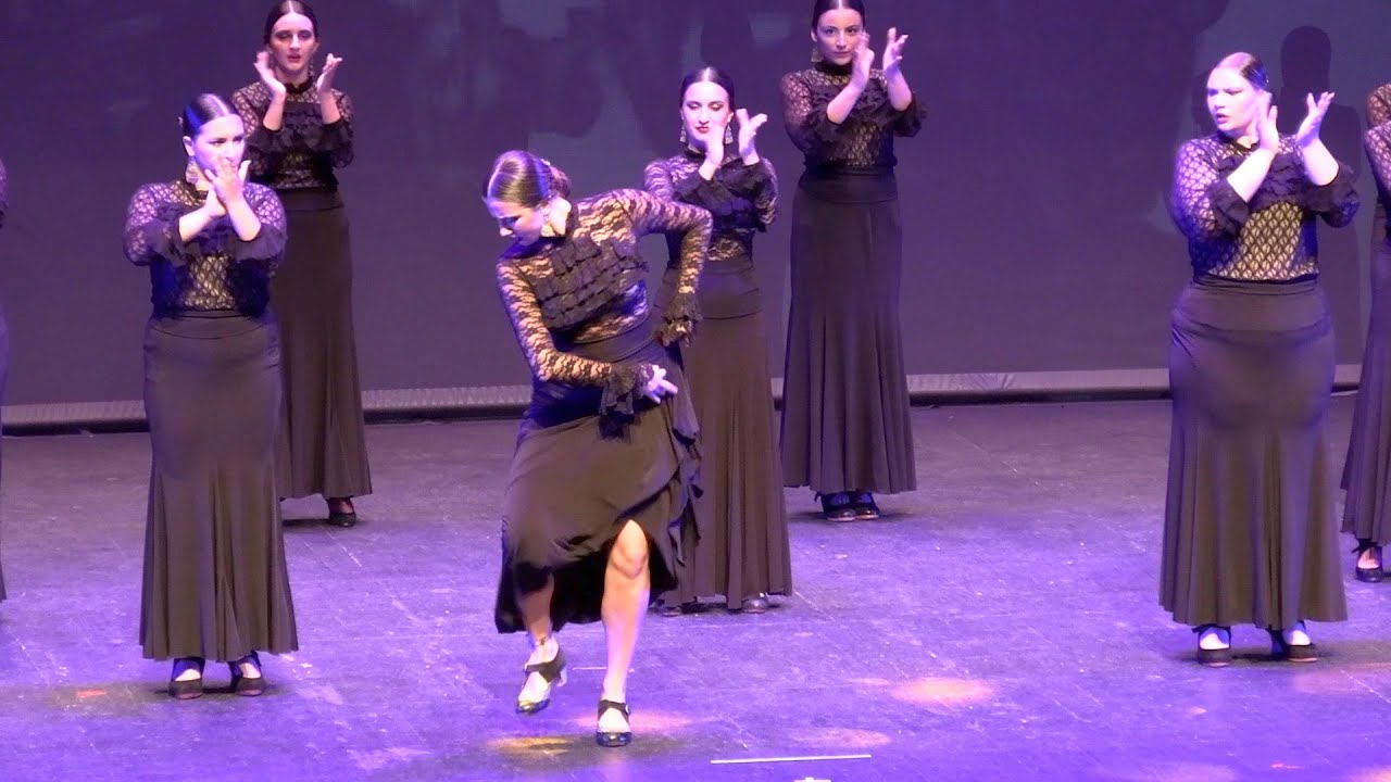 El grado medio de la Escuela de danza María José Lesmes se luce en el Revellín