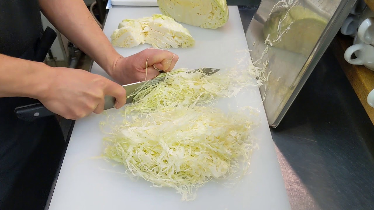【包丁の練習 】キャベツ千切り　極細ふわふわで美味しい仕上げ  鬼の 引き切りでかなりエグい切り方してます！ショートバージョン
