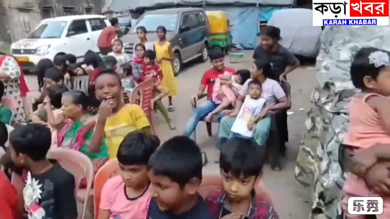 দি বেঙ্গল ভলান্টিয়ার্স ও বাঘিনীর বাহিনীর পক্ষ থেকে শিশুদের দোলের সামগ্রী উপহার