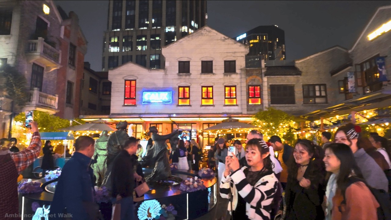 Experience Shanghai's Vibrant Nightlife | 中國上海熱鬧非凡的商圈街拍