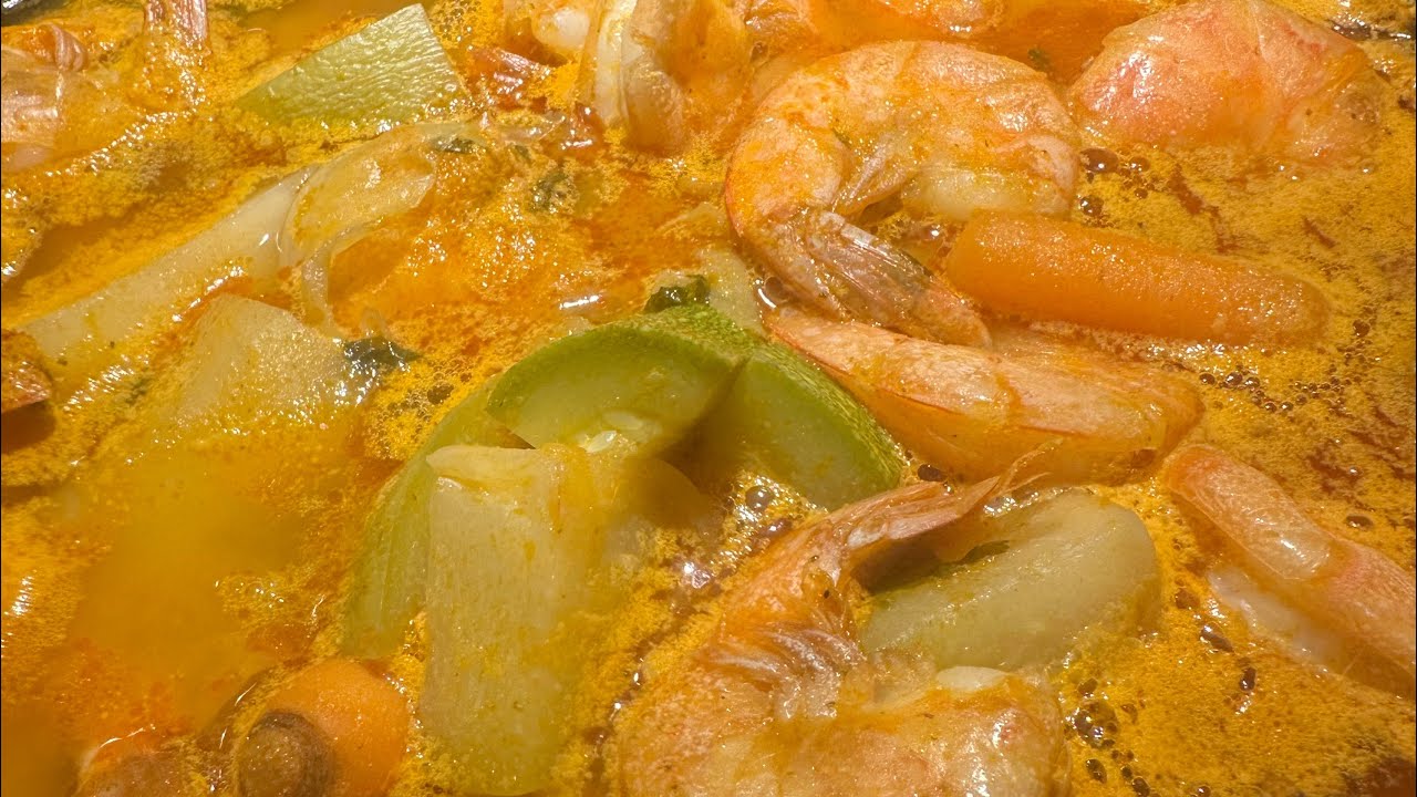 Día lluvioso día de caldito de camarón 