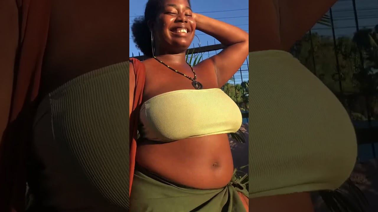 🪇🪇🪇🪇🪇 #caribbeangirl #caribbeanlife #caribbeanisland #sunkissed #melanin #curvywoman #vibrant