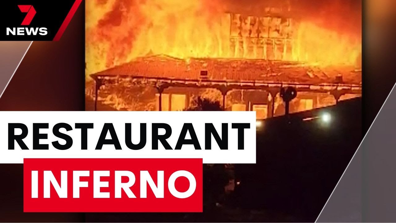 An abandoned cafe destroyed by fire in Melbourne’s south-east | 7NEWS