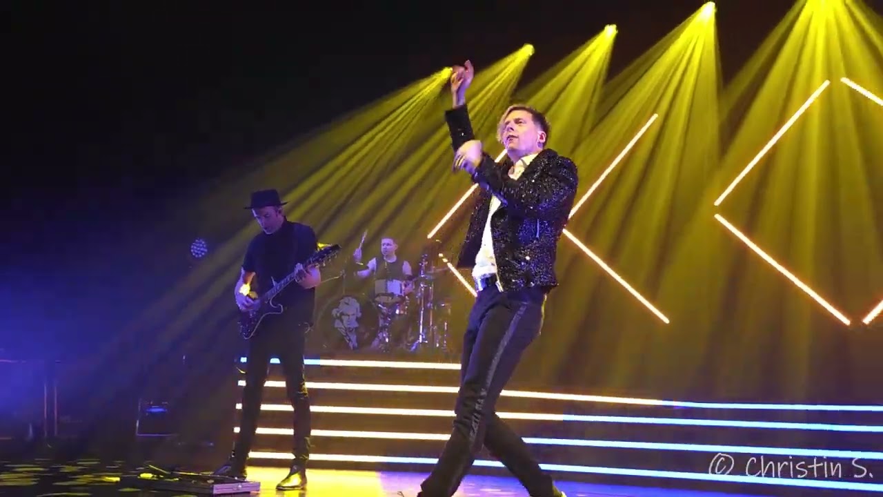 The Dark Tenor - Alive