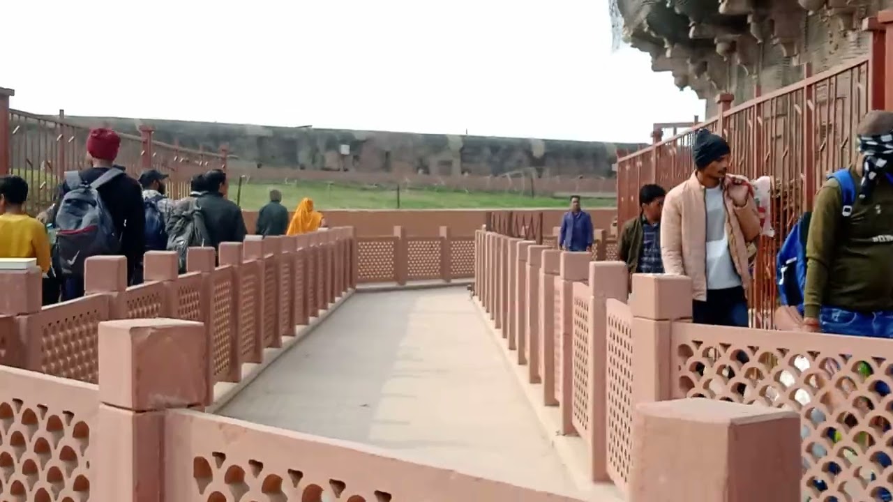 वर्षों पूराना ये किला जो कि प्रयागराज में स्थित है।बहुत भाग्य से दर्शन मिलता है अक्षयवट का 🙏❣️
