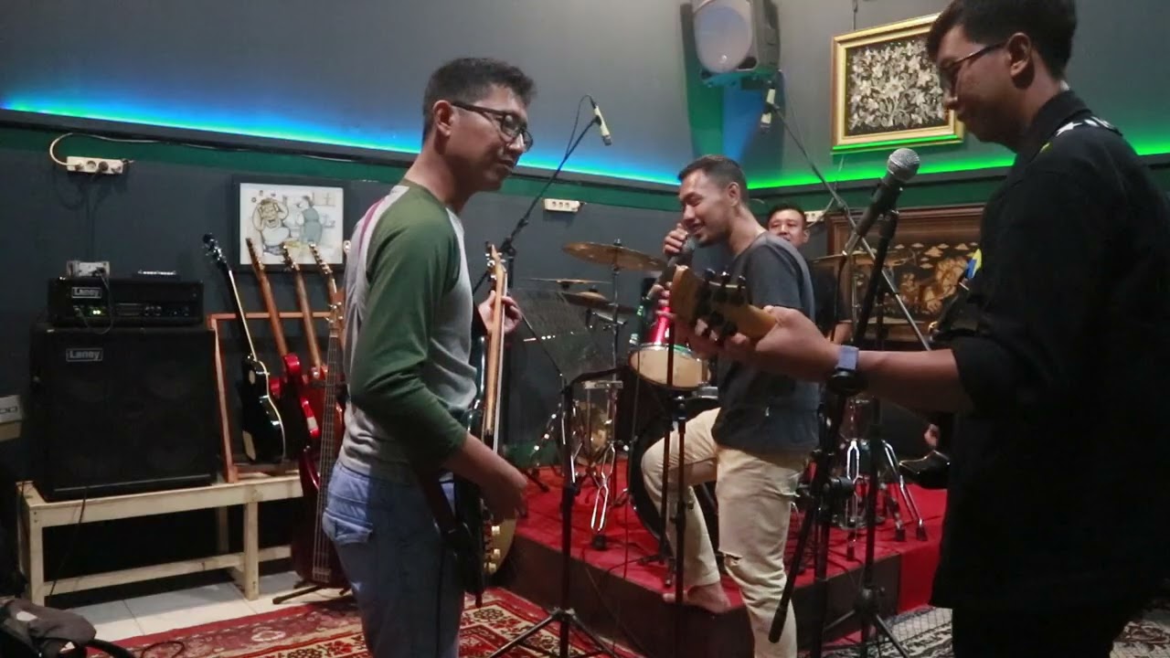 Neos Project - Diantara Kalian (D Massive Cover)