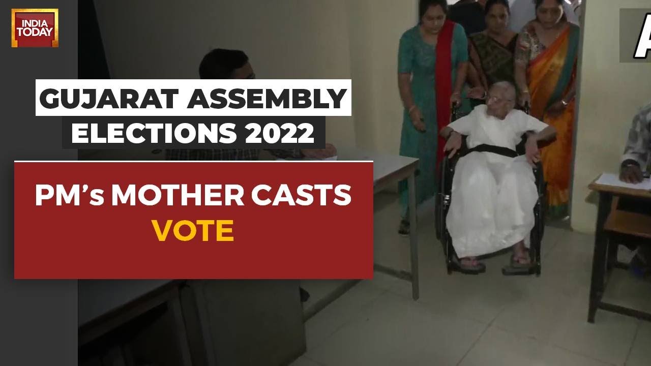 PM Modi's Mother Heeraben Steps Out To Cast Her Vote In Gandhinagar | Gujarat Elections 2022