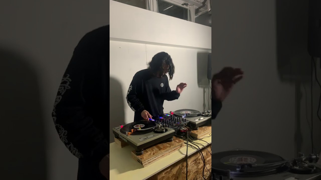 DJ Shota mixing on IG