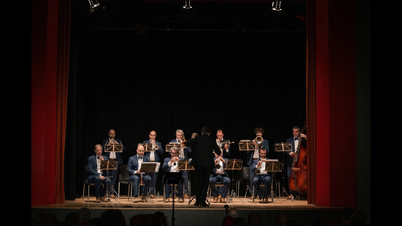 'Calonge i Sant Antoni pensa en lila', de Monti Galdon, amb la cobla La Principal del Llobregat