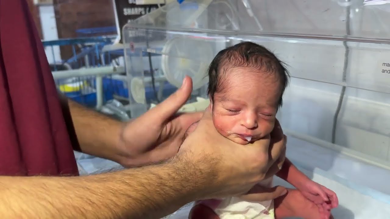 How to Bottle Feed a Newborn Baby | Safe & Gentle Feeding Guide 🍼#baby #neonatologist 