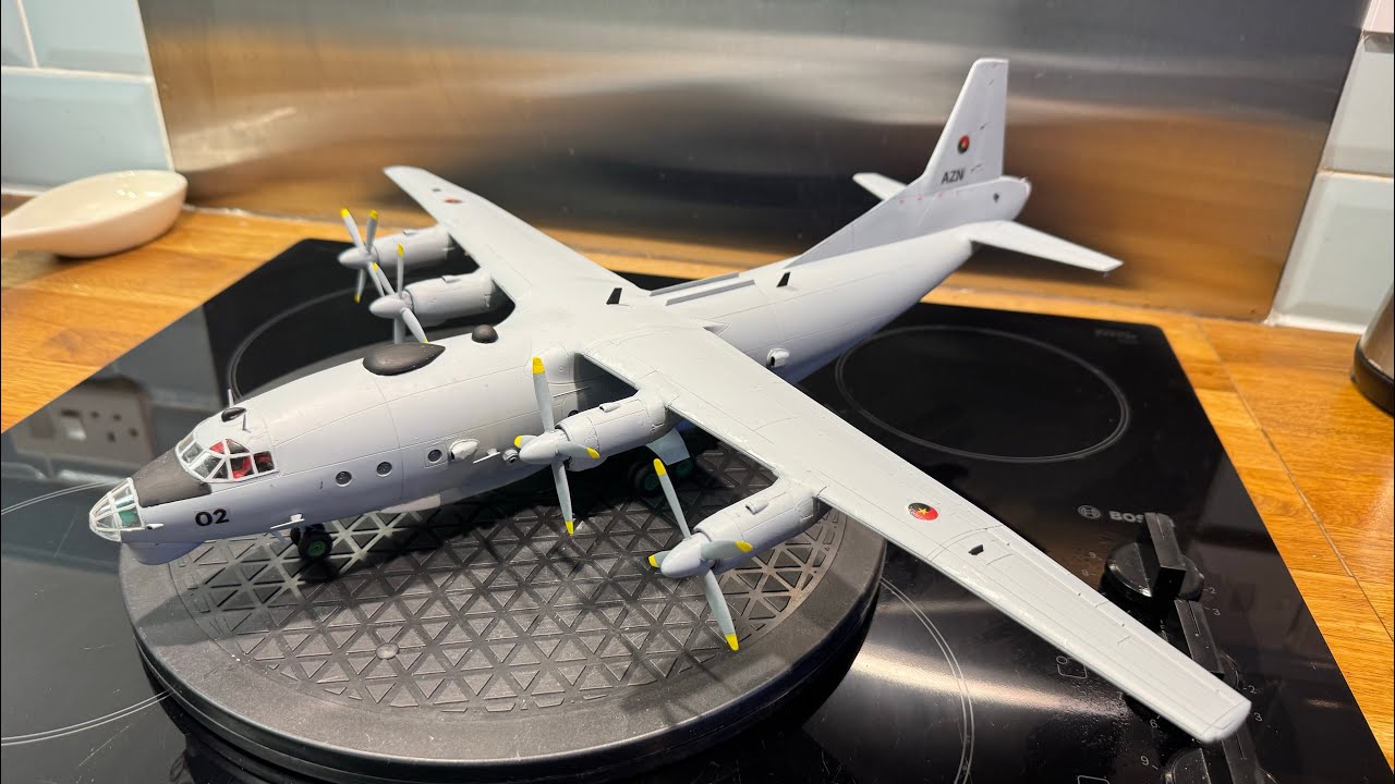1/72 RODEN Antonov AN-12 ELINT JAMMING SIGNALS AIRCRAFT.  Angolan 🇦🇴 whatif model transport kit. 