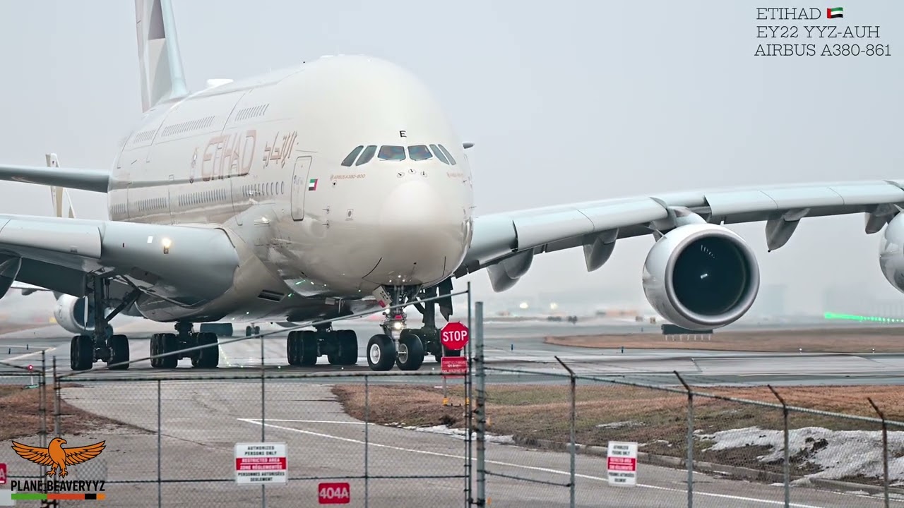 THE WORLDS BIGGEST PASSENGER PLANE A380 