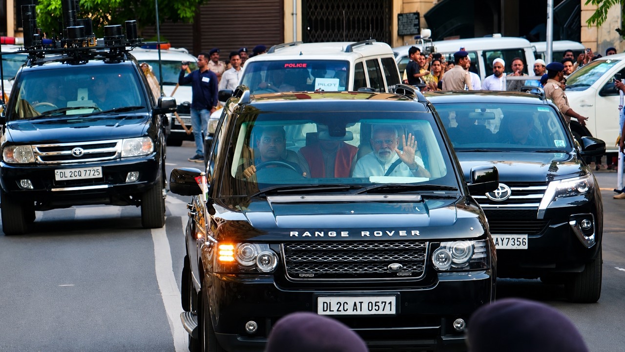 🇮🇳 PM Modi Range Rover Car Entry | Modi Convoy !!!