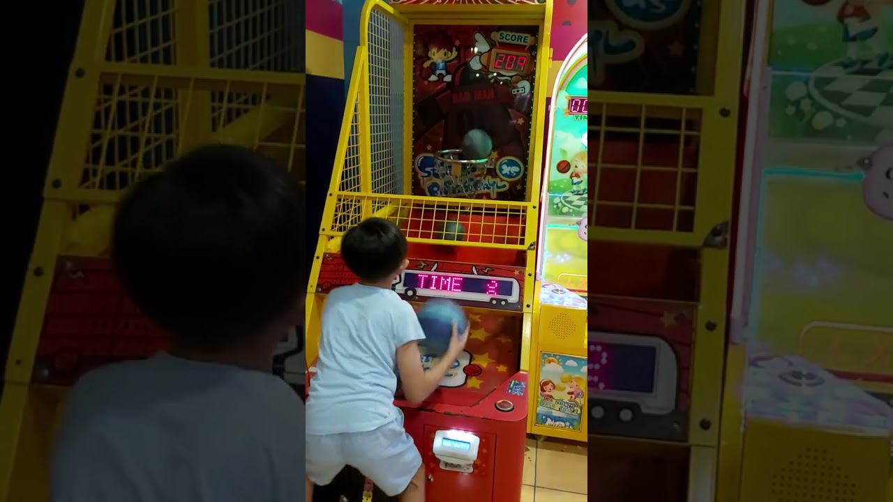 Street Basketball XS Arcade 353 scores (Try Using 5 Balls)
