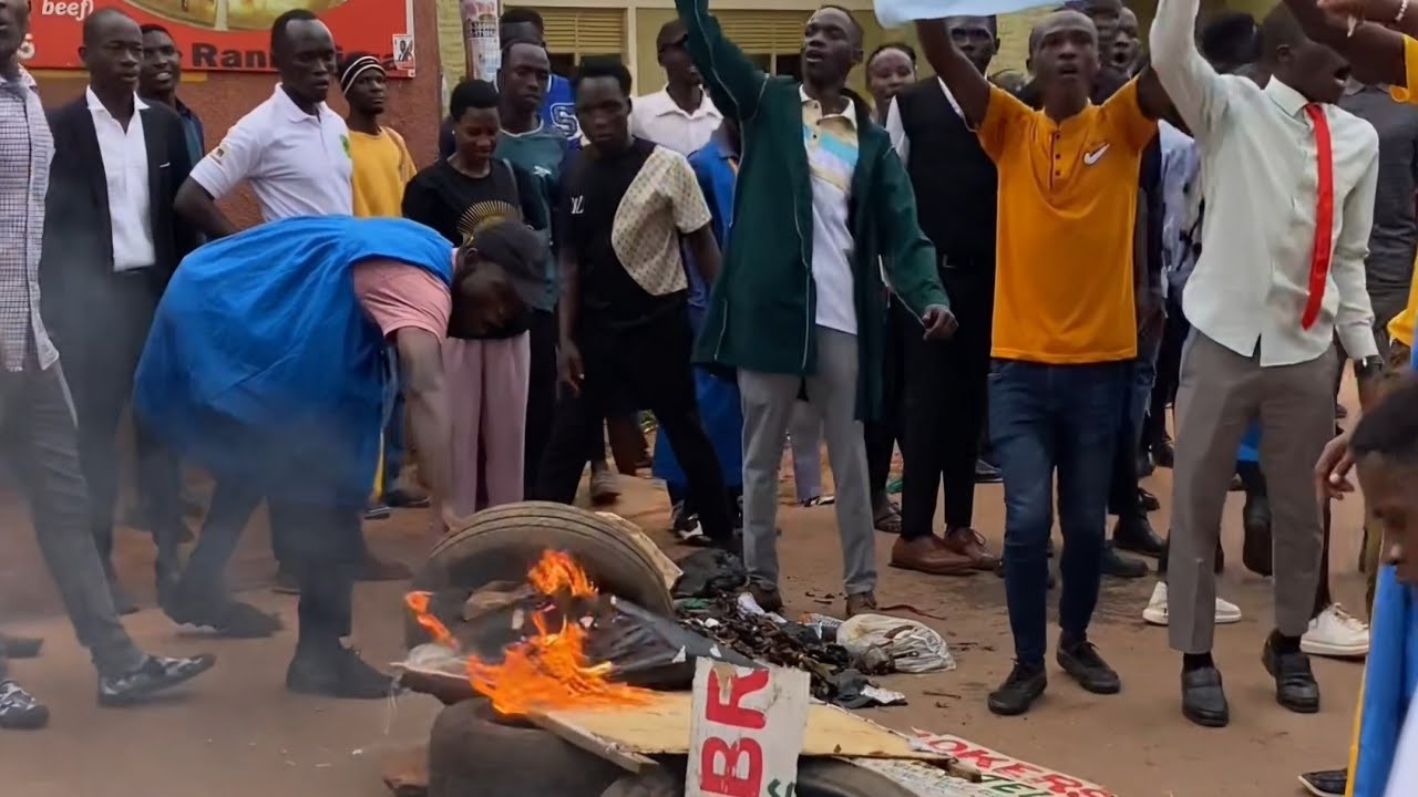Teargas & Gun Shots in Hot Strike at Kyambogo University, Police in Running Battles with Students