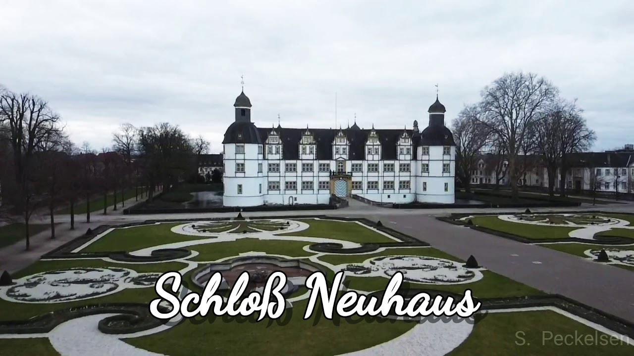 Schloß Neuhaus Bauwerk der Weserrenaissance (Paderborn)