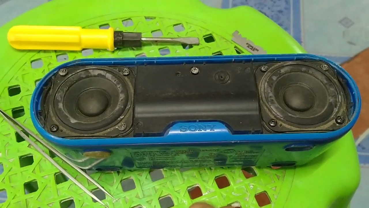 Sony SRS-XB2 Bluetooth speaker repair / How to remove cover to access circuit board