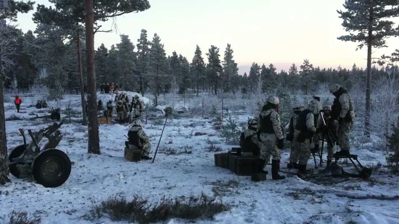 Finnish mortar team salvo 120mm