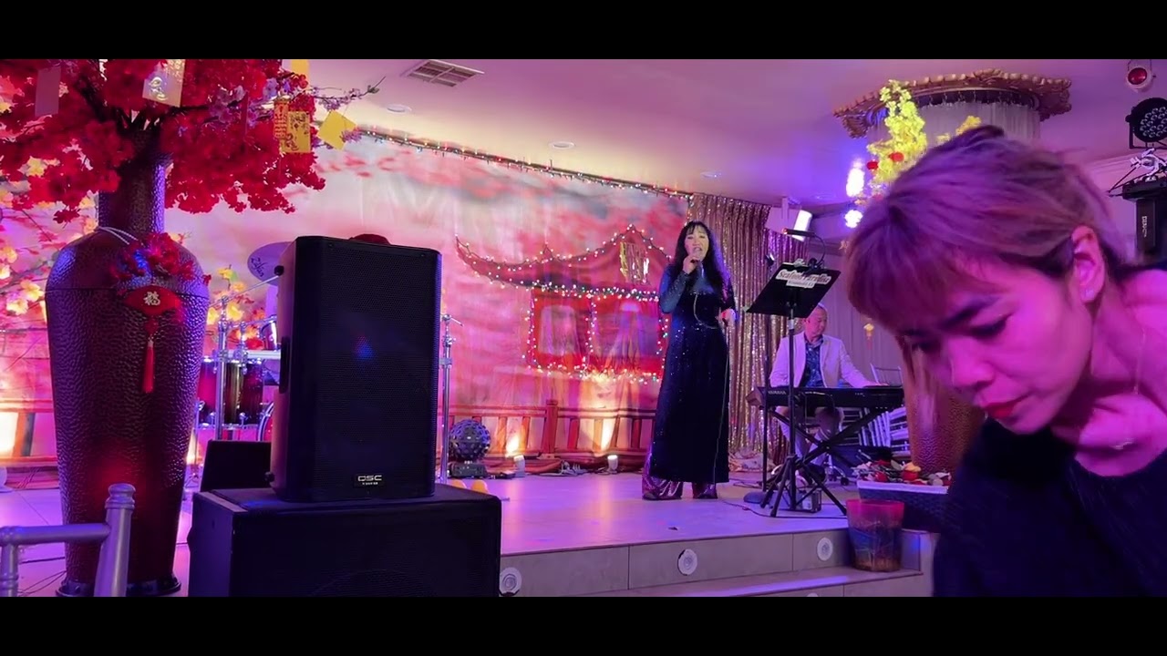 Buồn vương màu áo