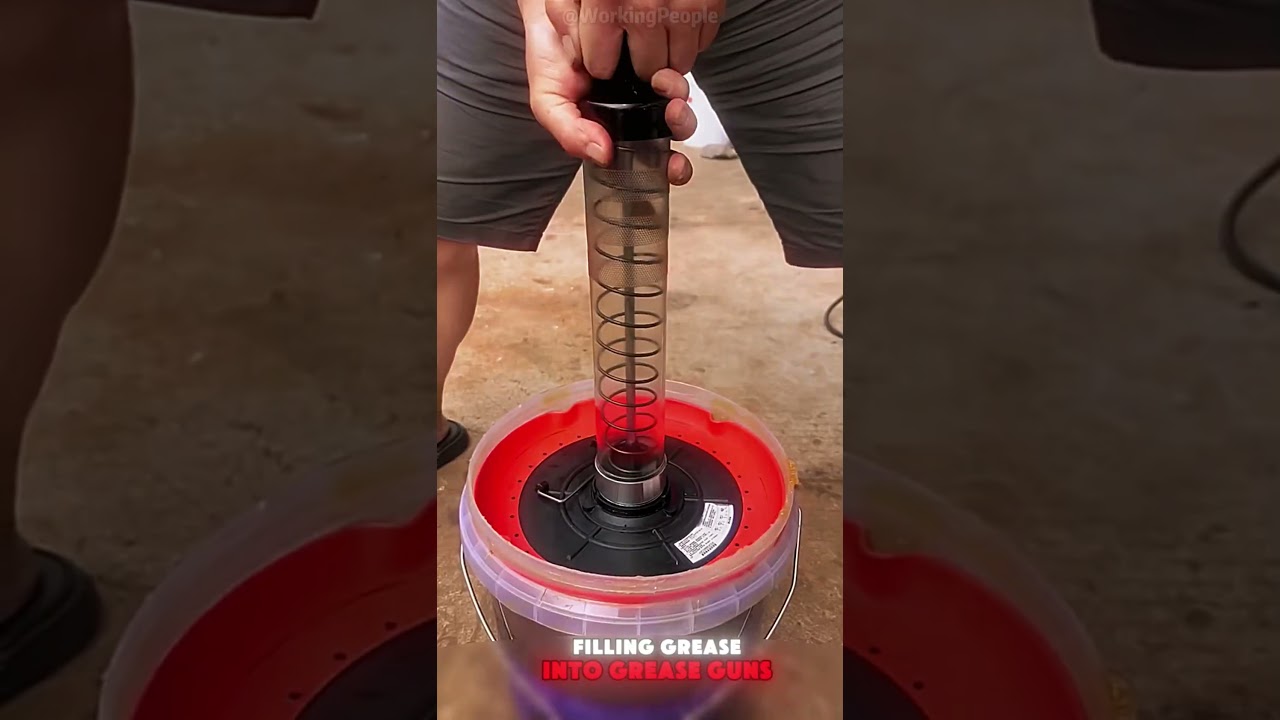 Convenient auxiliary tool for filling grease into grease guns