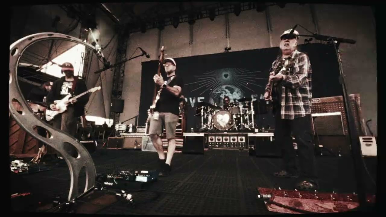 Neil Young and the Chrome Hearts - Big Crime (chicago sound check) - (Official Video)