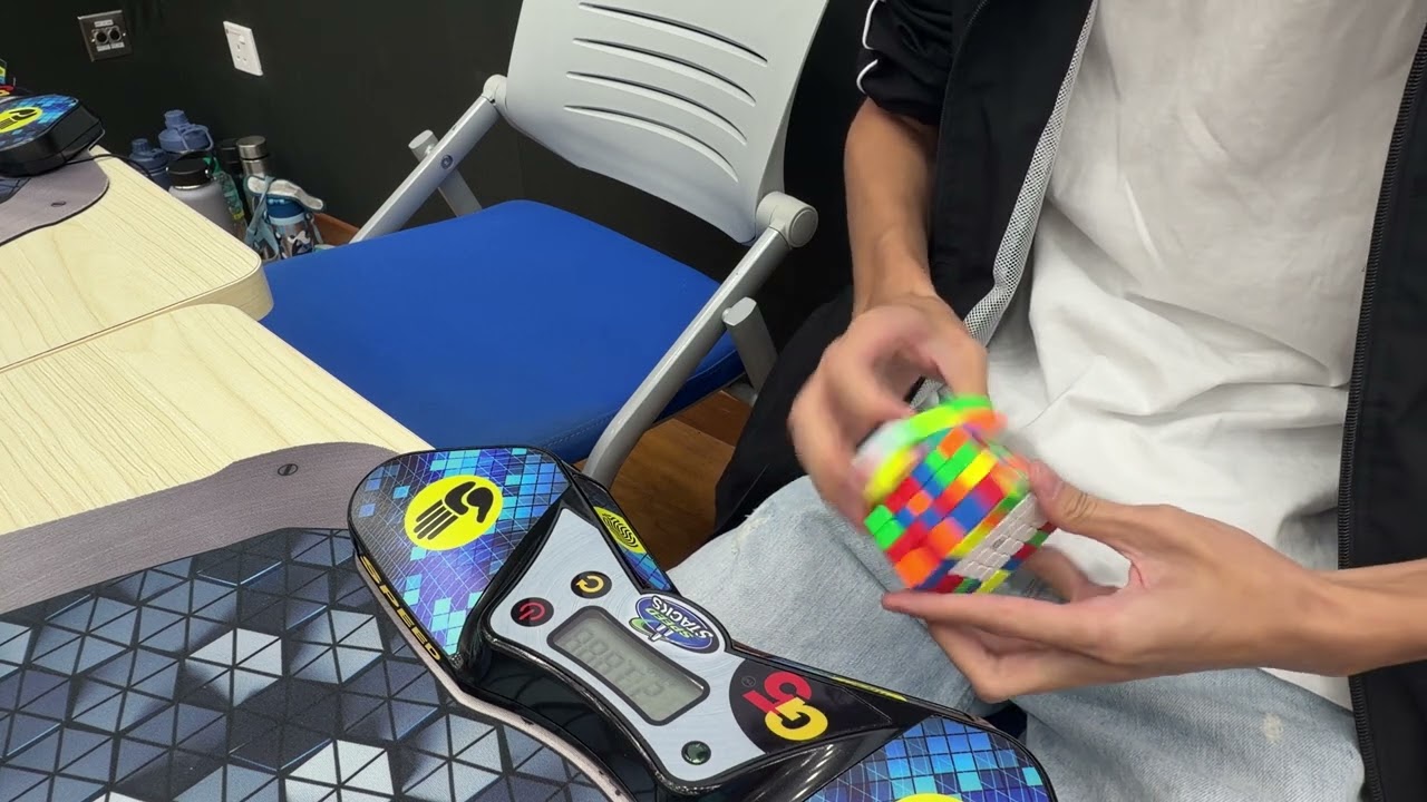 1:25.04 6x6 Official Single 