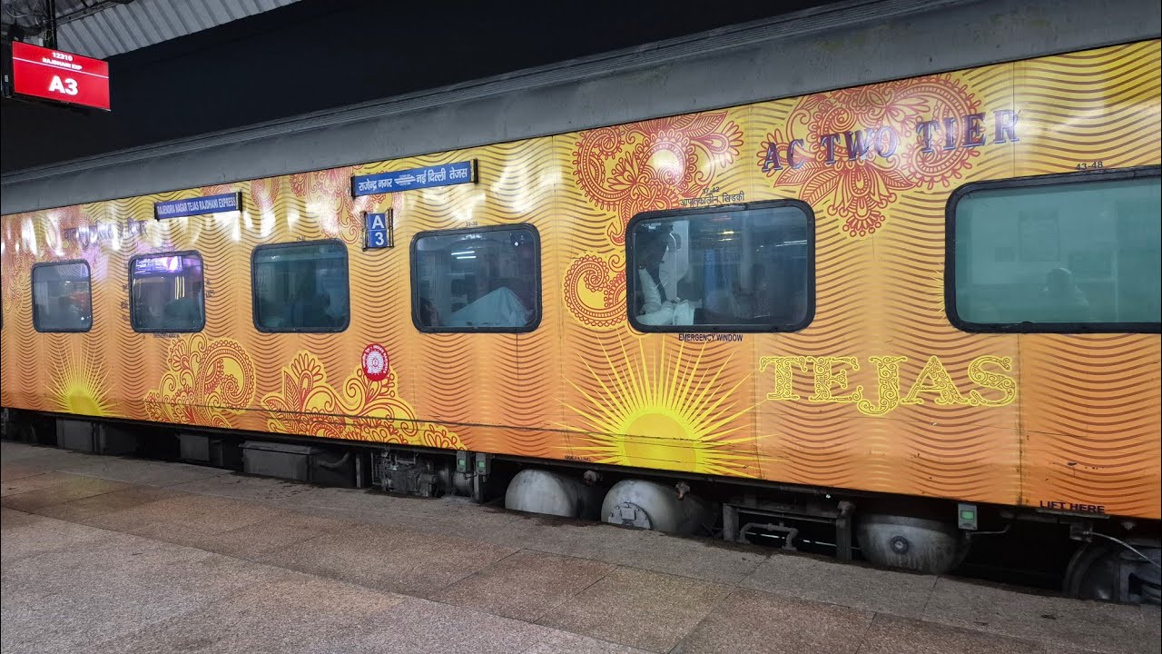 Patna Railway Station Announcement & Rajendra Nagar Tejas Rajdhani Express Arrived & Departing 