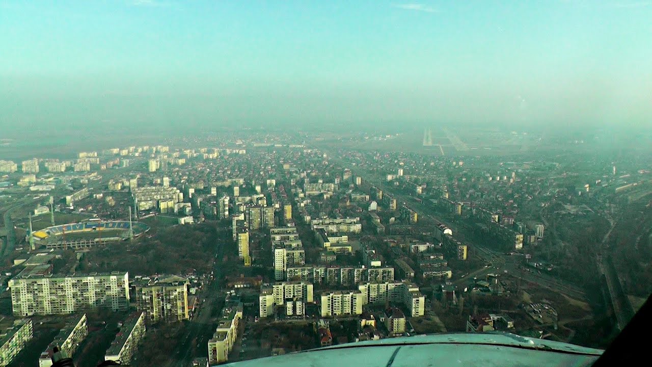 Misty and Turbulent Landing in Sofia - Cockpit 737-300