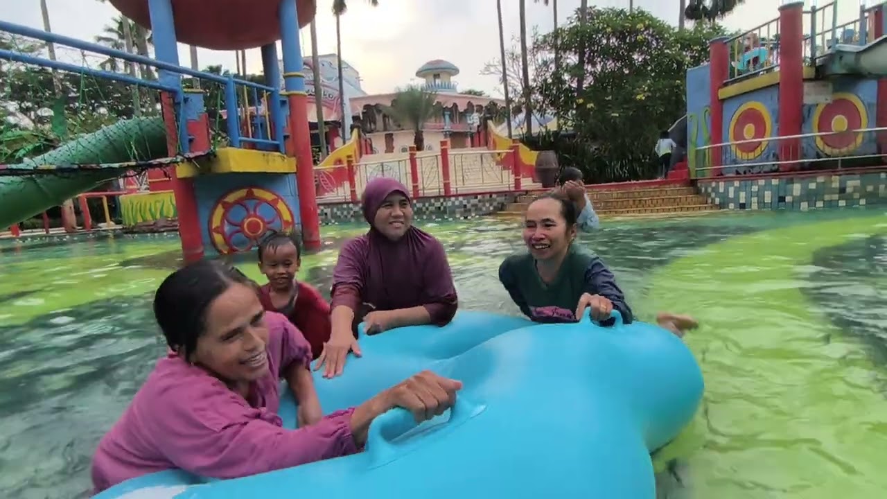 Edung endung berenang sambil nyari Liling 🤣