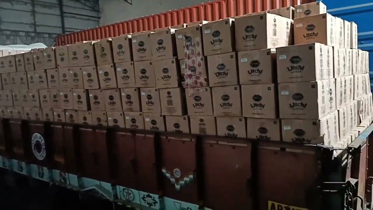 Loading of frooti in Assam| ANDHRA KING DRIVERS|#lorry #assam #automobile #frooti 