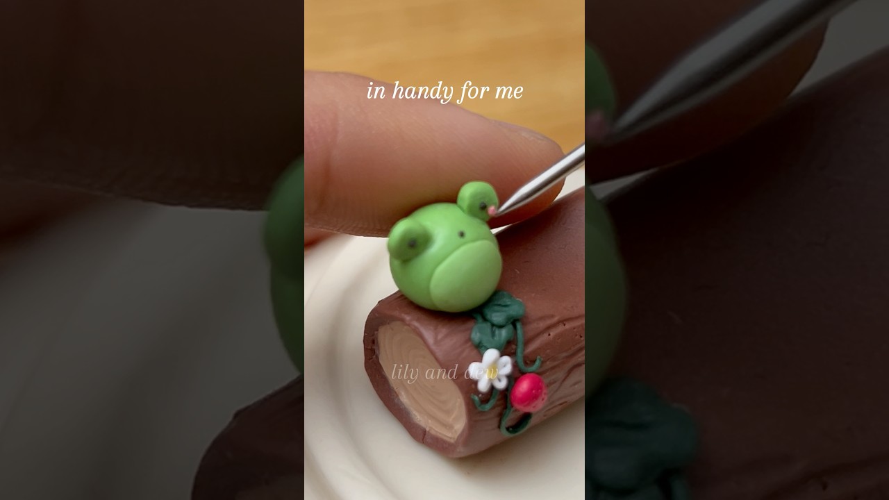 sculpting a chopstick holder! #polymerclay #smallbusiness #artist #sculpting #cozy #clayart