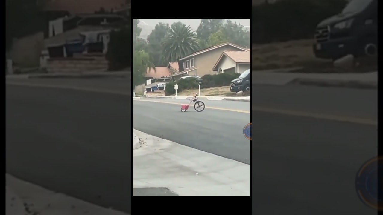 VIRAL SOSOK HANTU ANAK KECIL 