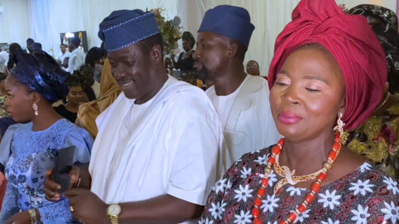 See how Taiwo Hassan Ogogo Welcomes his son And Wife at Their wedding ceremony