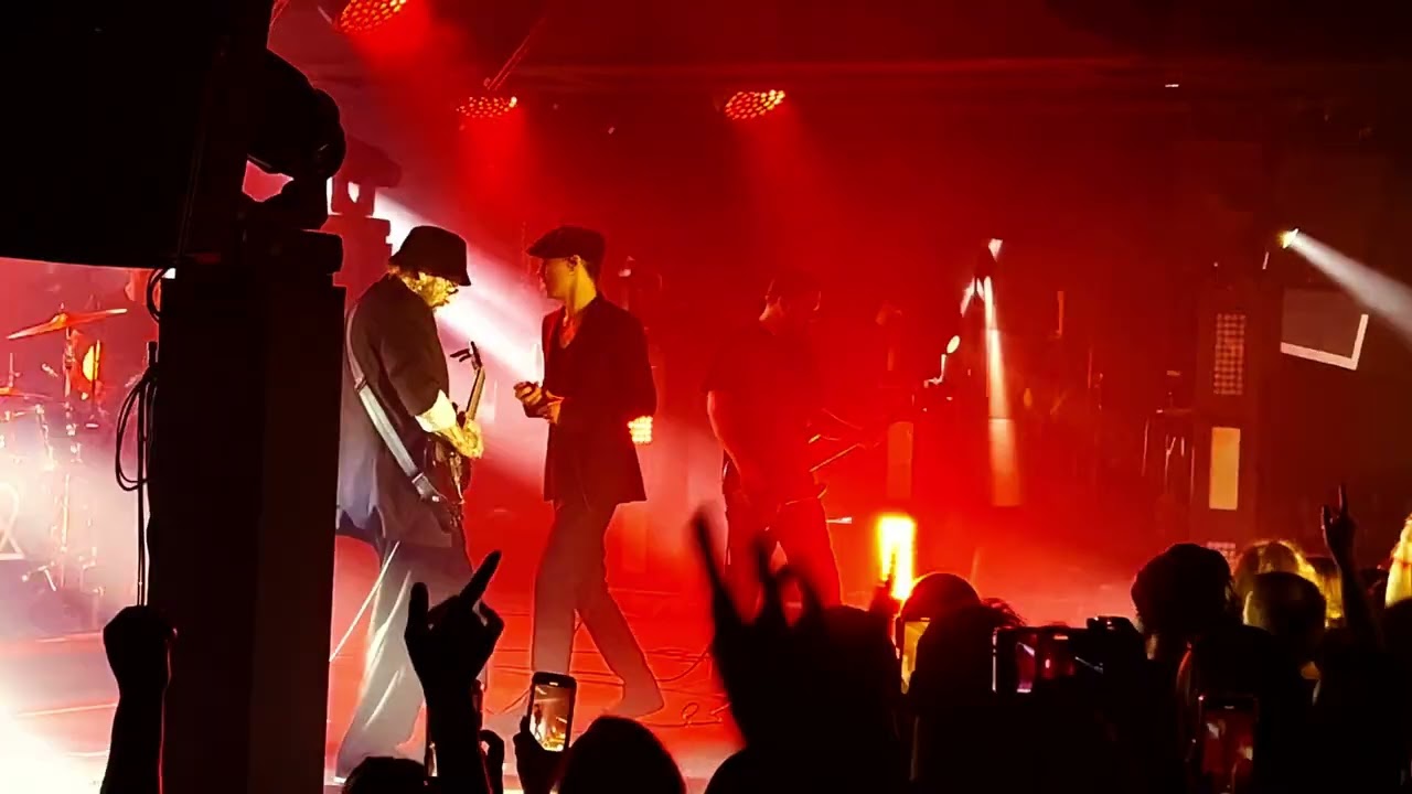 VV Right Here In My Arms Live  Sofia,Bulgaria 6 April 2024 - 4K HIMMANIA