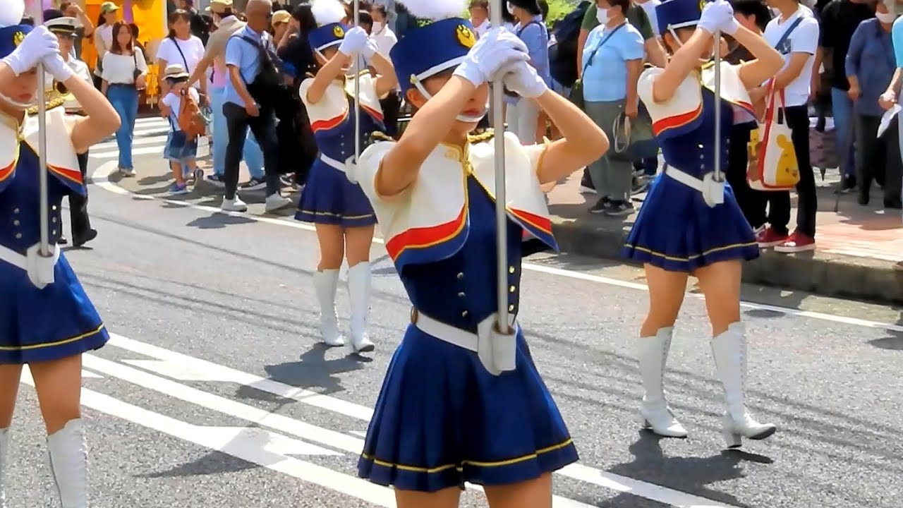 神奈川県警察音楽隊の皆さん 伊勢原道灌まつり2025パレードのひとこま。カッコイイ行進を追っかけました