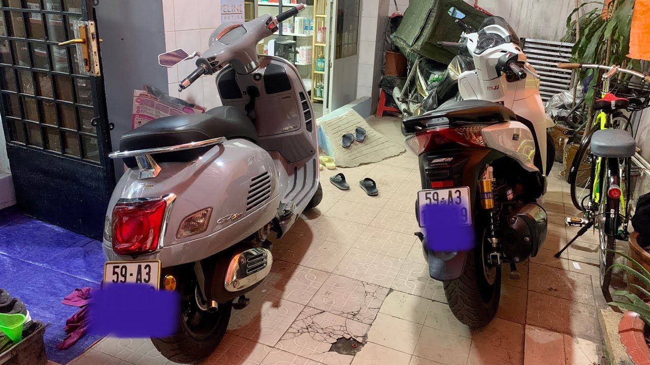 Vespa HPE300 vs SH300i nên mua xe nào