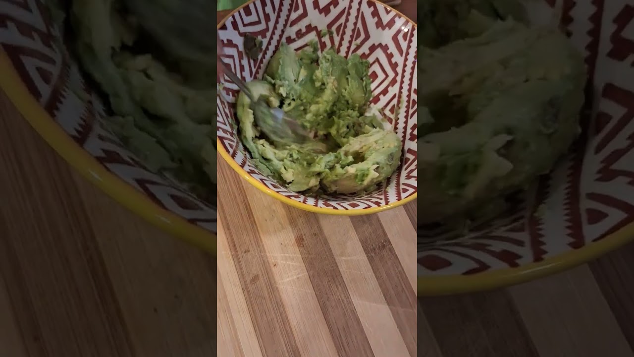 #homemadeguacamoledip #yummyfood #fresh#deliciousfood #likefollowsharecomment 