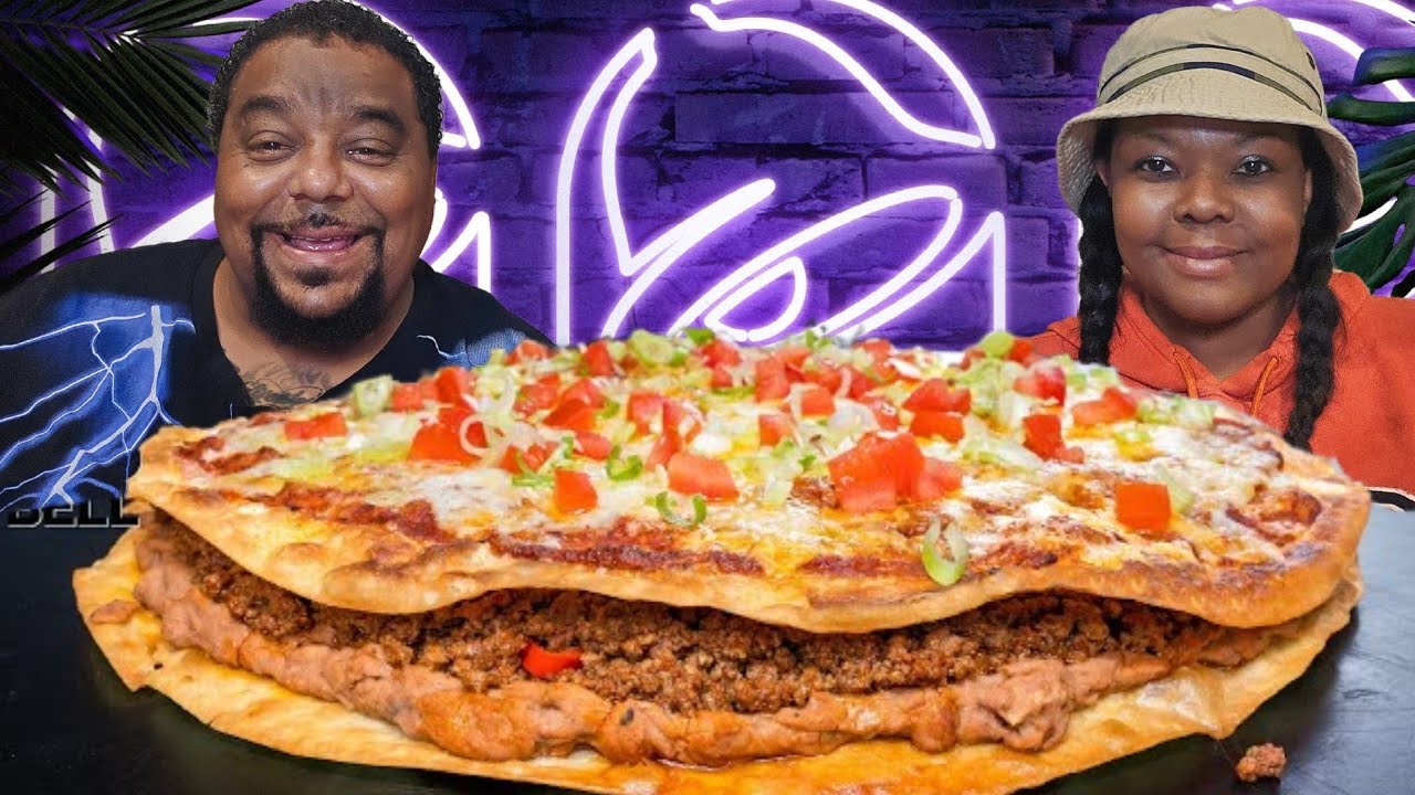 I Made A Extra-Large Mexican Pizza Right at Home! Let&rsquo;s Eat! 🌮🍕🔥 Tacobell who??!!