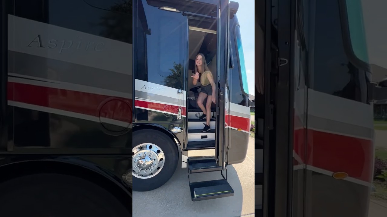 WYCIECZKA MotorHome: Entegra Aspire 44R